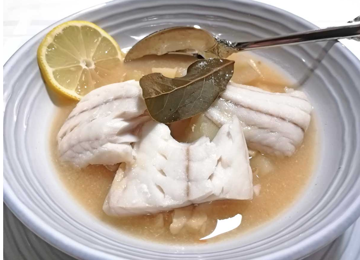 Ensalada de pimientos asados atún y huevo con emblanco malagueño y rosada